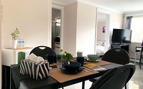 Perfect Location - Tidy & Comfy Suite 5 Mins To Skytrain & Restaurant & Banks, 2 Stops To Metrotown, 5 Stops To Downtown